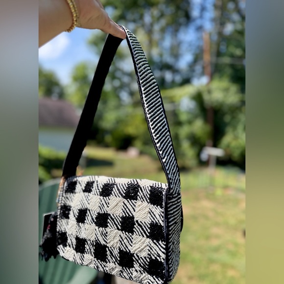 Black Swan Beaded Shoulder Bag – Black & White Houndstooth with Swan Charm - Picture 3 of 12